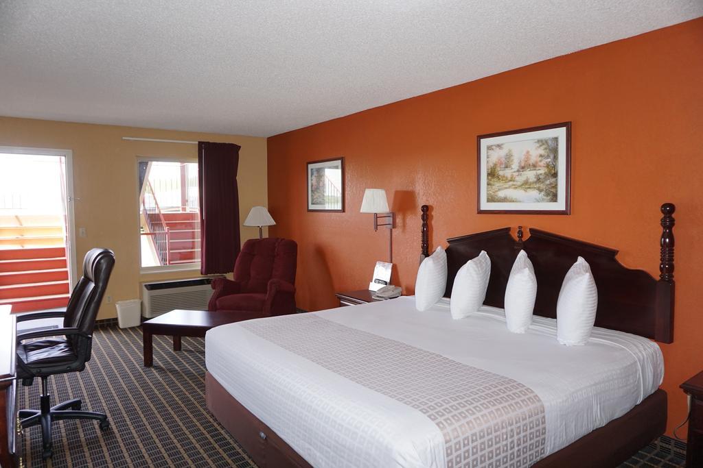 Star Plus Inn & Suites Selmer Extérieur photo