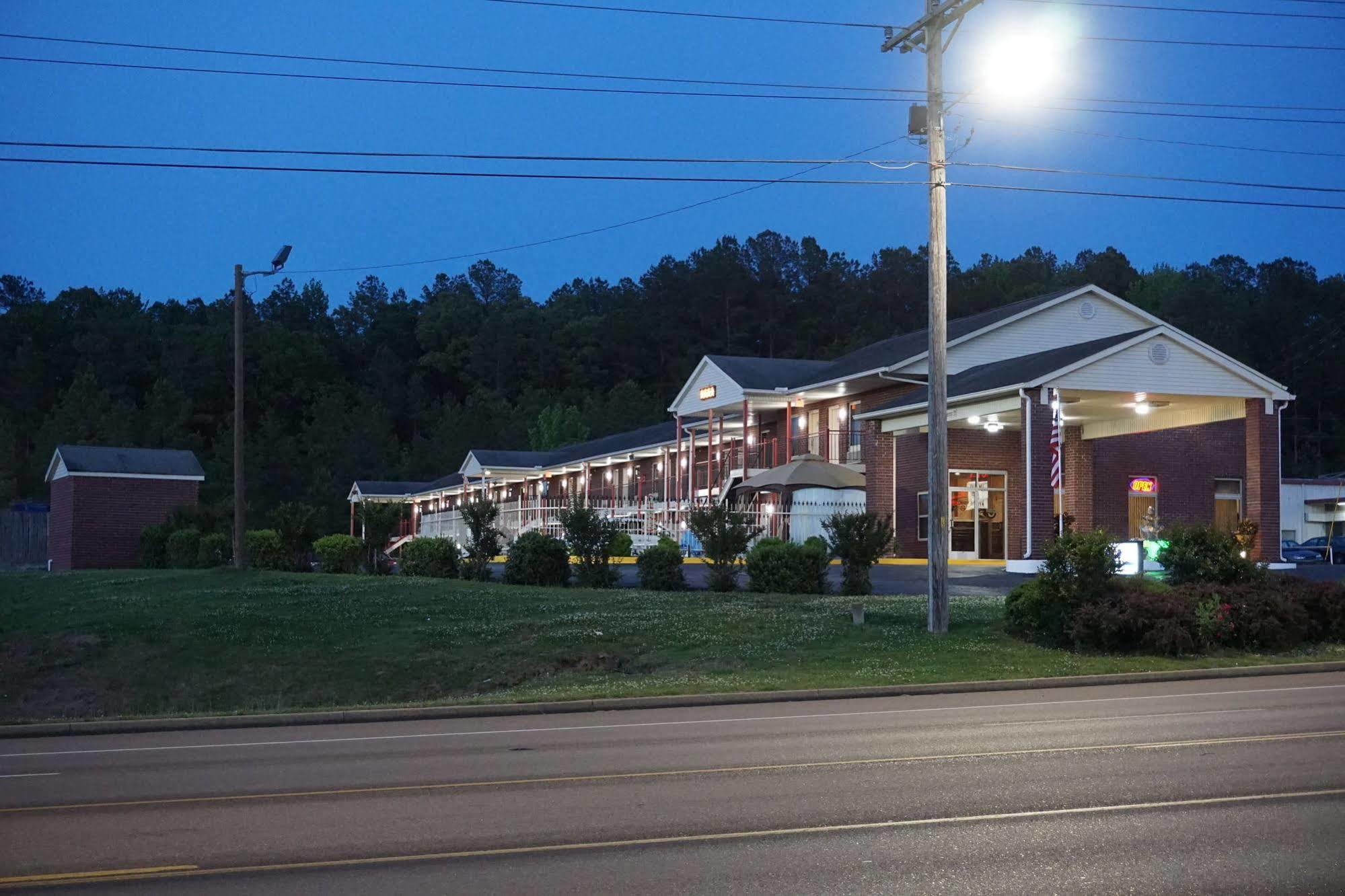 Star Plus Inn & Suites Selmer Extérieur photo