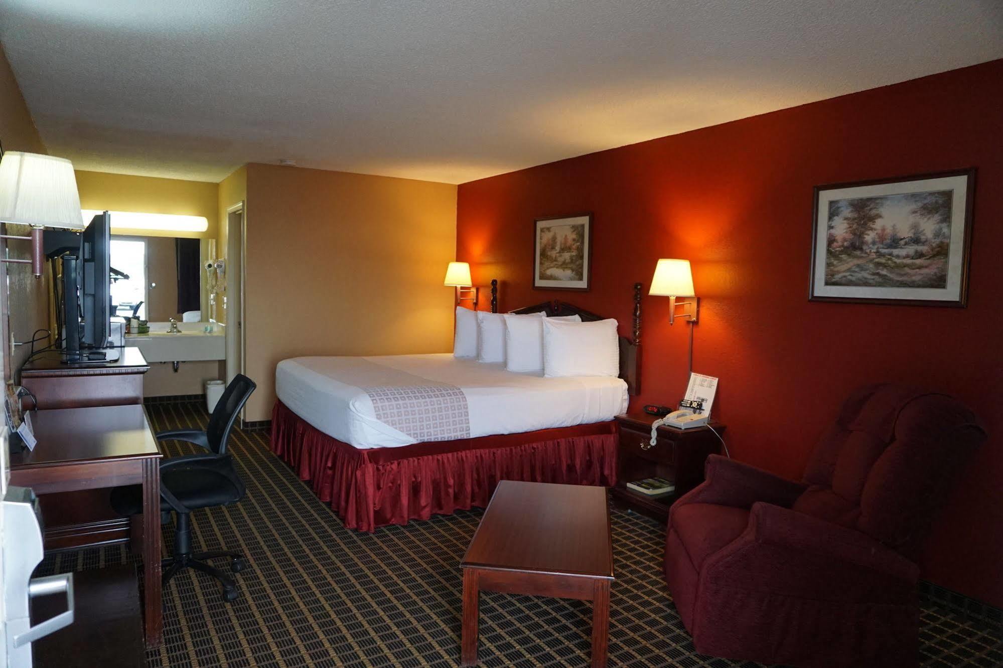 Star Plus Inn & Suites Selmer Extérieur photo